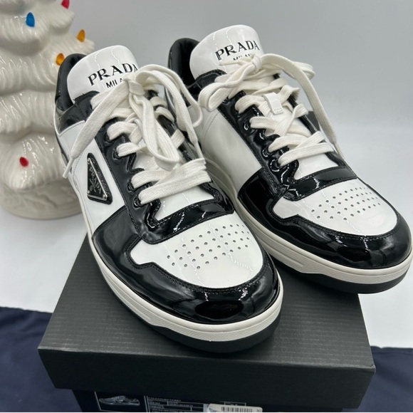 Men’s Prada downtown triangle logo leather Sneakers size 9.5 fits 10.5 US